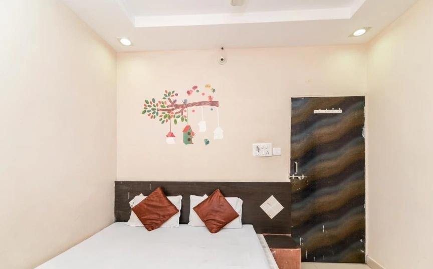 אויאיין Hotel Rameshwaram מראה חיצוני תמונה